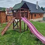 Strbian S Virivkou V Cene Dovolenkový dom *