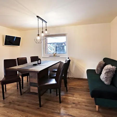 Strbian S Virivkou V Cene بيت للعطل *